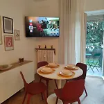 Elegante Bilocale A Con Balcone מילאנו