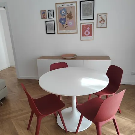 Elegante Bilocale A Con Balcone Апартаменты Милан