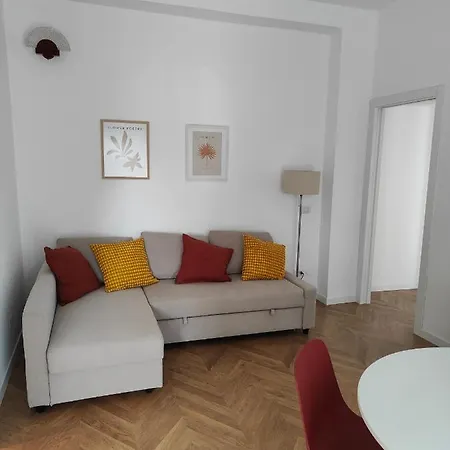 Elegante Bilocale A Con Balcone דירה *