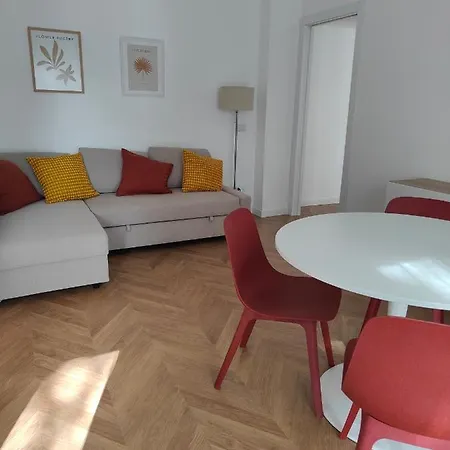 Elegante Bilocale A Con Balcone מילאנו