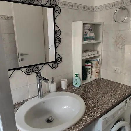 Elegante Bilocale A Con Balcone Milánó